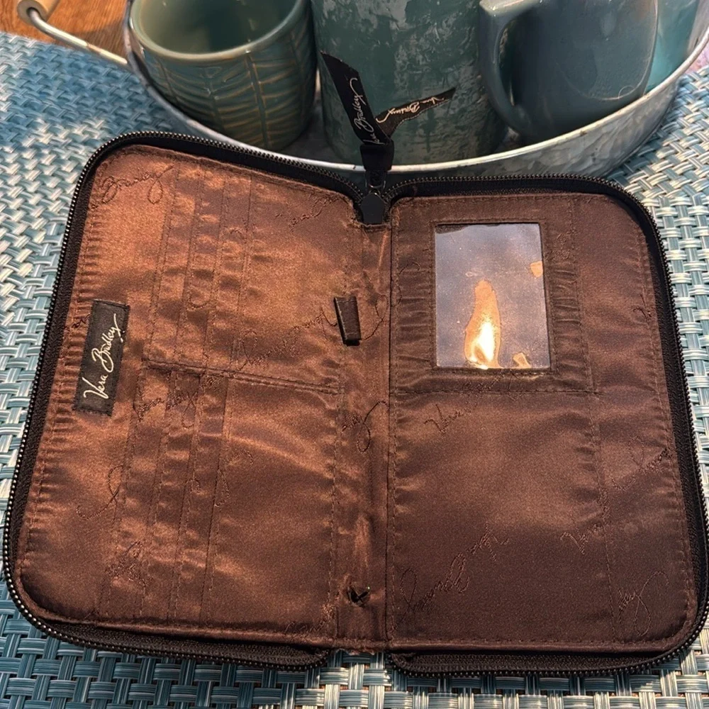 VERA BRADLEY Kensington Zip Around Wallet Brown Tan Blue Paisley